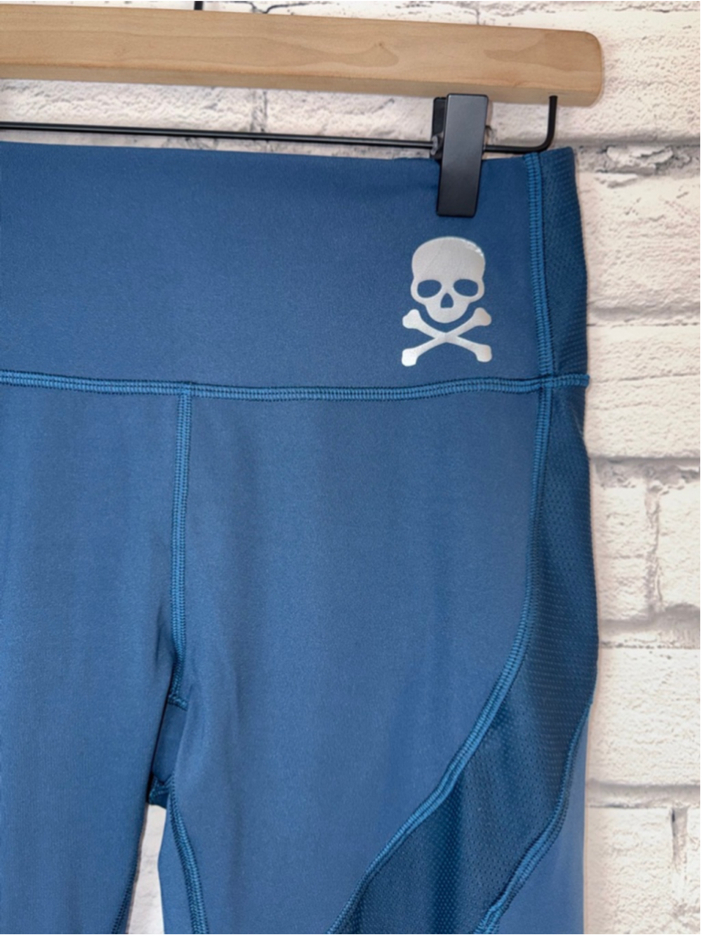 Women's Lululemon High Rise Leggings Mix & Mesh Panels Skull Logo size 6 - Picture 3 of 9
